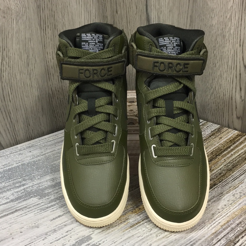 NIKE WMNS AF1 HI UT - Picture 3 of 8